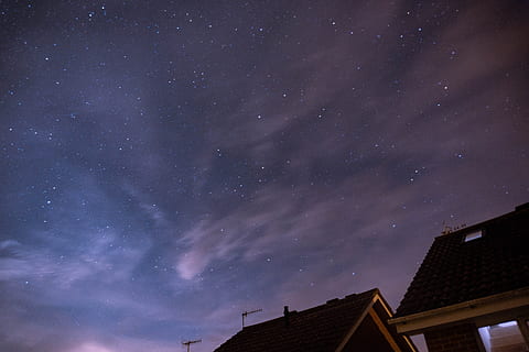 grigio, tetti, blu, cielo stellato, astronomia, costellazione, cosmo, buio, crepuscolo, sera, esplorazione, galassia, lunga esposizione, notte, vita notturna, osservatorio, Orion, tetto, panoramico, cielo, spazio, stellato, stelle, tramonto, stella - spazio, architettura, esterno dell'edificio, costruzione, struttura costruita, Casa, Inquadratura dal basso, nessuno, natura, campo stellare, scenics - natura, stella, bellezza nella natura, all'aperto, infinito, spazio e astronomia, 5K, CC0, dominio pubblico, privo di copyright