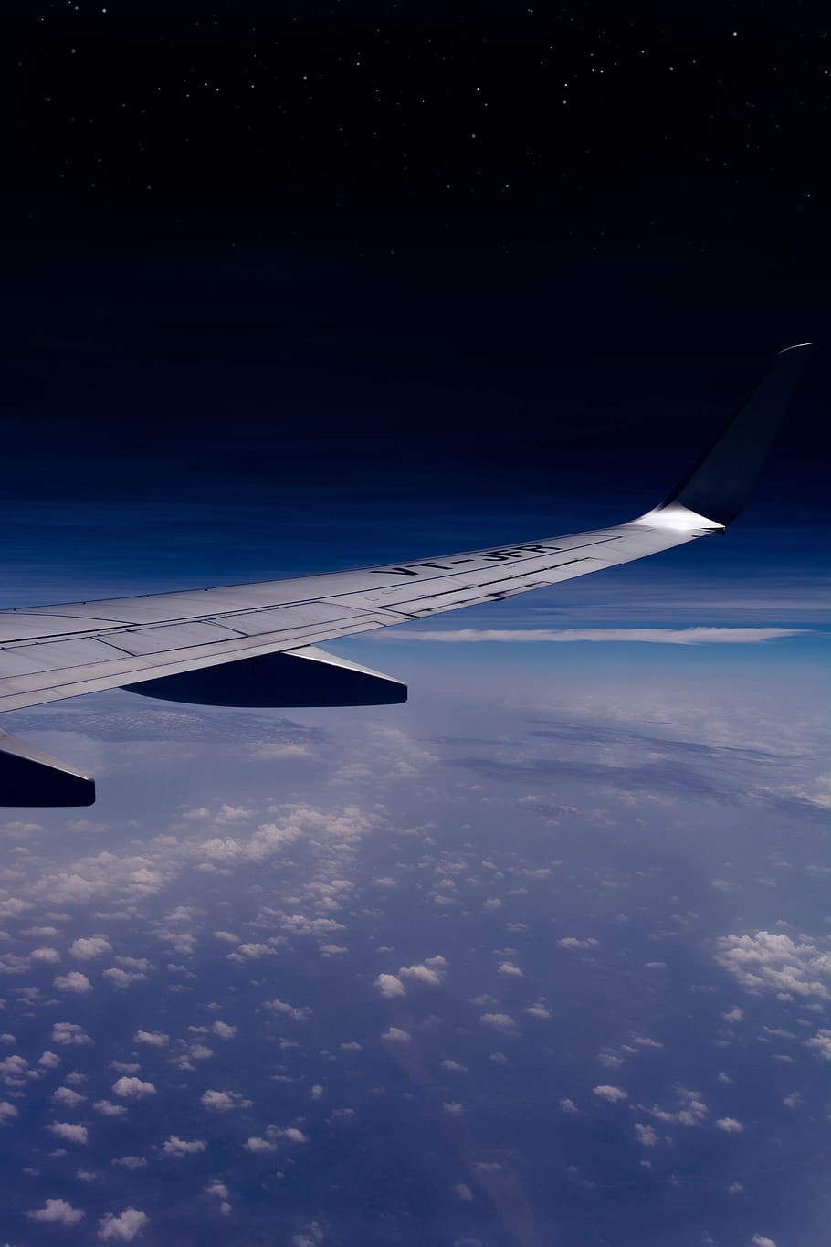 Himmel, Ebene, Traum, Sterne, unwirklich, Indien, Flügel, Flugzeug, Luftfahrzeug, fliegend, wolke - himmel, Transport, Transportmittel, Flugzeugflügel, keine Leute, Luftaufnahme, Szenen - Natur, Blau, Natur, Reise, Schönheit in der Natur, Bewegung, unterwegs, in der Luft, draußen, Tag, Luft-und Raumfahrtindustrie, über, 5K