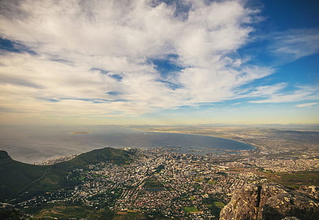 antenne, fotografering, by-, by, blå, himmel, højde, blå himmel, skyer, kystlinje, dagslys, landskab, bjerge, ocean, naturskøn, Sydafrika, dal, arkitektur, bybilledet, sky - himmel, bygning udvendig, bygget struktur, luftfoto, natur, miljø, rejsemål, byliv, bygning, scenics - natur, horisont, udendørs, rejse, ingen mennesker, 4K, CC0, offentligt domæne, royaltyfrie