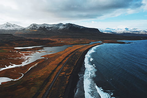 Brun, bjerg, ocean, efterår, strand, island, , over, landskab, udforske, bjergrygge, bjergsøen, vand, vandstranden, kystlinjen, bjergkæde, bølge, ovenfra, Dji, Mavic, android tapet, natur, sne, sø, scenics, is, udendørs, gletscher, rejse, vinter, arktisk, bjergtop, skønhed i naturen, fjorden, himmel, sky - himmel, blå, koldtemperatur, berømte sted, turisme, afspejling, ingen mennesker, nord, flod, vulkan, 5K, CC0, offentligt domæne, royaltyfrie
