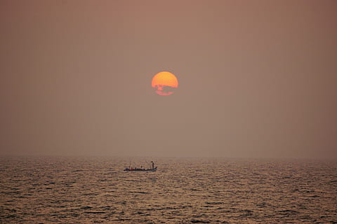 Indien, goa, Sonnenuntergang, Meer, Wasser, Himmel, Wasserfahrzeug, Transport, Horizont über Wasser, Horizont, Transportmittel, Sonne, Szenen - Natur, ruhige Szene, Natur, Ruhe, Schönheit in der Natur, orange Farbe, Silhouette, Reise, idyllisch, draußen, Passagierfahrzeuge, Freizeitboot, Segelboot, 5K, CC0, gemeinfrei, lizenzfrei