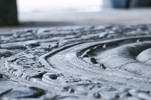 grauer Betonboden, Carving, Nahansicht, Tageslicht, Design, Boden, draußen, Pflaster, Rock, Skulptur, Textur, Reise, keine Leute, selektiver Fokus, Tag, Stadt, Reifen, kalte Temperatur, Rad, Muster, Natur, Transport, Winter, Wasser, Transportmittel, Metall, Straße, Kraftfahrzeug, nass, Oberflächenniveau, 4K, CC0, gemeinfrei, lizenzfrei