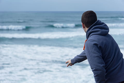 oceán, vln, pobřeží, socal, San Diego, házení, moře, voda, zpětný pohled, jedna osoba, skutečných lidí, horizont nad vodou, pláž, volnočasové aktivity, horizont, přistát, životního stylu, muži, stojící, pas nahoru, den, scenics - příroda, Příroda, krása v přírodě, pohyb, venku, kapuce - oblečení, při pohledu na pohled, 5K, CC0, veřejná doména, bez autorských práv