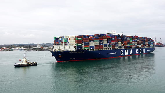 nave cargo, nave da carico, tirare, caricare, trasporto, nolo, container, spedizione, nave nautica, mezzi di trasporto, nave, contenitore, acqua, mare, trasporto merci, modo di trasporto, contenitore di carico, porto, attività commerciale, molo commerciale, architettura, industria, molo, commercio, natura, all'aperto, nessuno, aereo passeggeri, 4K, CC0, dominio pubblico, privo di copyright