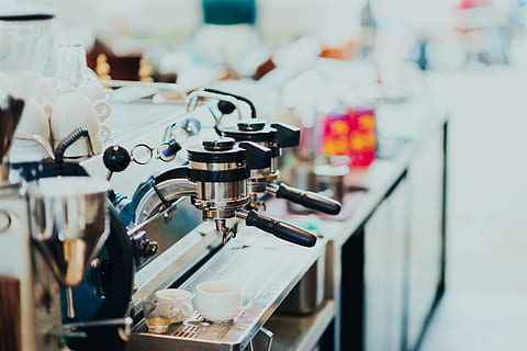 gri, negru, maşină, nici o persoana, să se concentreze asupra primelor elemente, selectiv, în interior, zi, natură moartă, a închide, tehnologie, metal, mancare si bautura, mașini, cafetiera, sticlă - material, Afaceri, aparat, espresso maker, industrie, consecutiv, restaurant, 5K, CC0, domeniu public, fără drepturi de autor