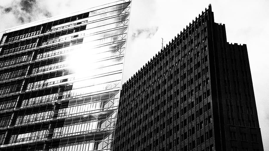 Berlín, Alemanya, potsdamer platz, edifici, vidre, potsdamer, gratacels, gris, cel, exterior de l'edifici, arquitectura, estructura construïda, ciutat, vista d’angle baix, exterior d’edifici d’oficines, oficina, modern, núvol - cel, naturalesa, alta - alta, dia, cap gent, torre, a l'aire lliure, finestra, negocis, districte financer, apartament, 4K
