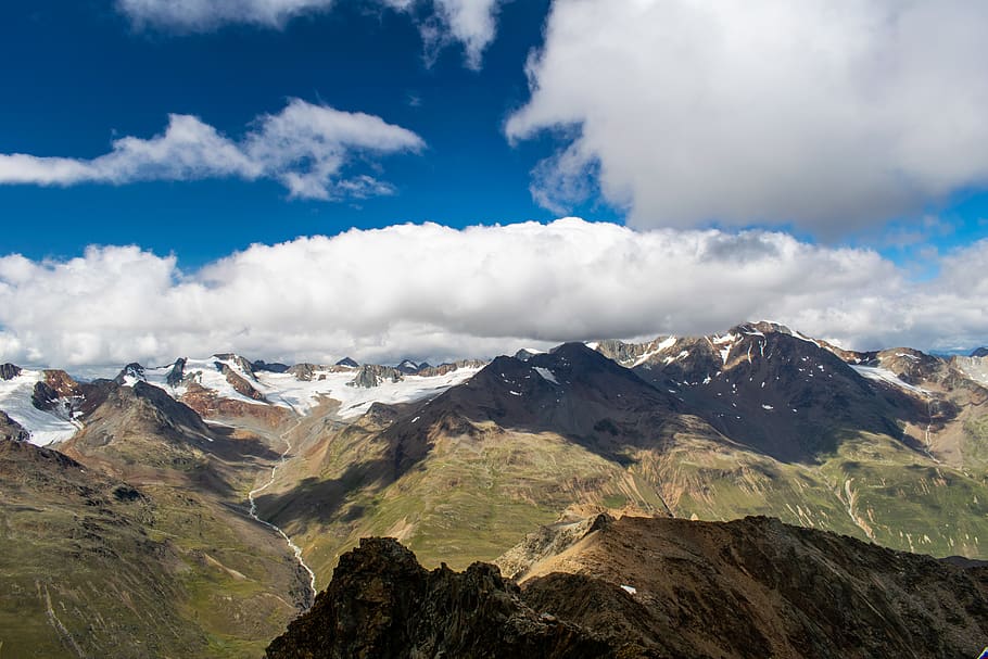 Serra, ennuvolat, cel, muntanya, a l'aire lliure, naturalesa, Alps, cresta, pic, núvol, Alps de ötztal, Itàlia, ombra, Camí, cel blau, cim, glacera, llum solar, cloudscape, Conca, desert, núvol - cel, escenics - natura, bellesa a la natura, medi ambient, tranquil·litat, paisatge, escena tranquil·la, escena no urbana, dia, cap gent, idíl·lic, remot, hivern, neu, geografia física, muntanya nevada, cim de muntanya, formació, cresta de muntanya, 5K