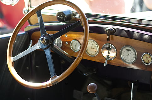 retrò, auto, vecchi tempi, nostalgia, trasporto, classico, vecchio, veterano, l'interno del, volante, modo di trasporto, controllo, mezzi di trasporto, pannello di controllo, tachimetro, nessuno, interno del veicolo, cruscotto, in stile retrò, avvicinamento, in casa, veicolo terrestre, metallo, giorno, macchina vintage, viaggio, concentrarsi sulle conoscenze acquisite, ruota, 4K, CC0, dominio pubblico, privo di copyright