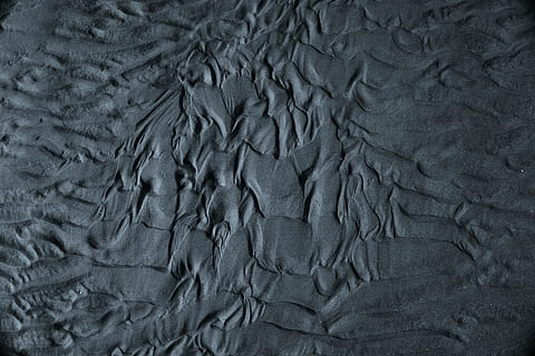spiaggia, sabbia, modello, struttura, buio, luce, costa, guardando giù, monocromatico, bianco e nero, natura, all'aperto, nervum, spiaggia gallese, wale, ondulazione, sfondi, strutturato, astratto, Materiale, ruvido, avvicinamento, fondale, effetto strutturato, nessuno, livello di superficie, colore nero, foglio, grigio, macro, 5K, CC0, dominio pubblico, privo di copyright