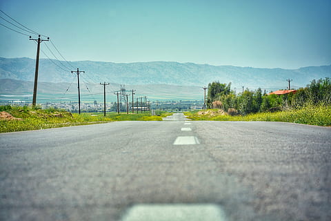 corrí, Baghmalek, la carretera, transporte, el camino a seguir, electricidad, pilón de electricidad, cielo, montaña, naturaleza, dirección, tecnología, nadie, día, generación de combustible y energía, Línea eléctrica, asfalto, ambiente, señalización vial, conexión, calificación, cable, perspectiva decreciente, al aire libre, fuente de alimentación, nivel de la superficie, 5K, CC0, dominio público, libre de derechos