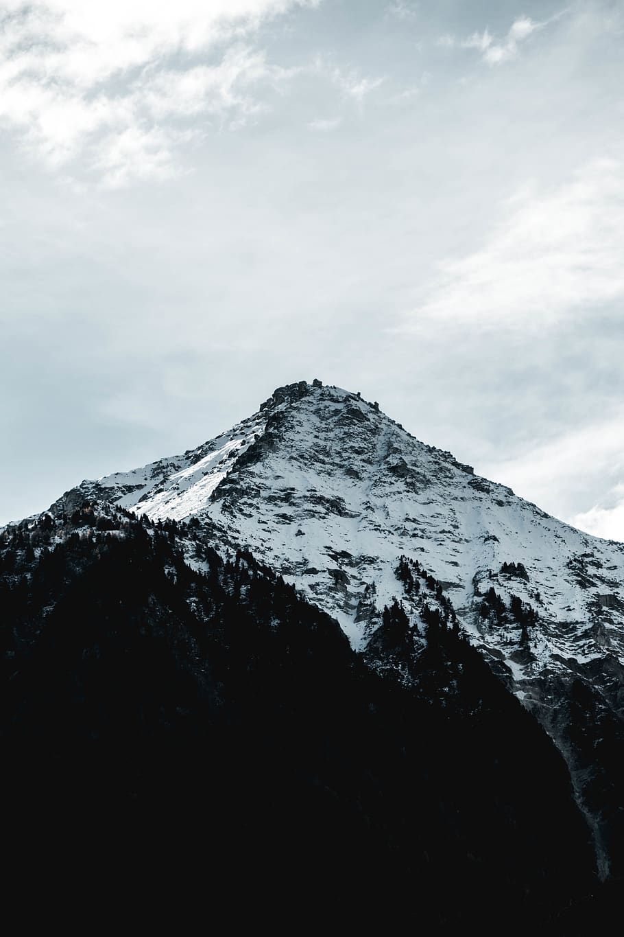 blanc, muntanya, a través de, núvols, a l'aire lliure, naturalesa, Serra, pic, suïssa, gel, leuk, Alps suisses, neu, pendent, senderisme, paisatge, cel, hivern, glacera, Nadal, canviant d'humor, negre, temperatura de fred, núvol - cel, bellesa a la natura, muntanya nevada, escenics - natura, tranquil·litat, escena tranquil·la, dia, cap gent, cim de muntanya, vista d’angle baix, escena no urbana, 5K