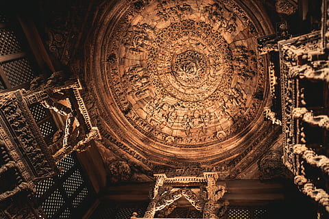 plafonul clădirii, arhitectură, clădire, absidă, dom, biserică, altar, arcuit, arc, criptă, observator, plafon de boltă, mănăstire, carcasă, templu, conac, casă, palat, iluminat, arheologie, planetariu, credință, construită, religie, lăcaș de cult, în interior, vedere unghiulară joasă, spiritualitate, istorie, tavan, trecutul, destinații de călătorie, nici o persoana, bogat ornamentat, model, turism, artă și sculptură, cupolă, arhitectură și artă, coloană arhitecturală, sculptură, imediat mai jos, mural, 4K, CC0, domeniu public, fără drepturi de autor