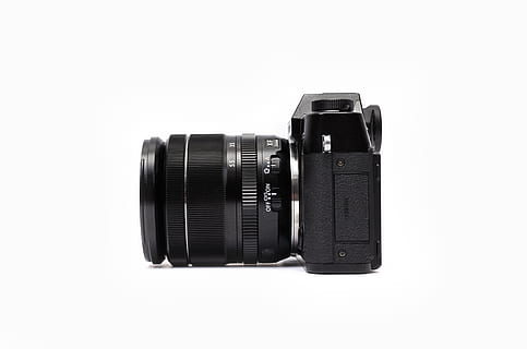 negre, art de vector de càmera, càmera - equip fotogràfic, temes de fotografia, equip fotogràfic, tir de l'estudi, tecnologia, fons blanc, a l'interior, tallar, natura morta, sol objecte, estil retro, lent - instrument òptic, càmera, cap gent, primer pla, càmera digital, modern, càmera slr, color negre, 4K, CC0, domini públic, lliure de regalies