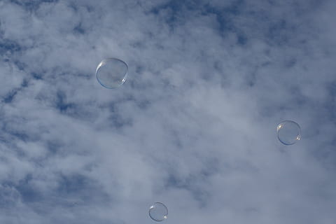 Seifenblase, Himmel, Blase, Seife, luftig, fliegend, Wolken, schweben, schwerelos, Kindheit, transparent, abspielen, Spaß, romantisch, Leicht, Leichtigkeit, Ball, Flachwinkelansicht, Mond, wolke - himmel, Natur, keine Leute, Schönheit in der Natur, Platz, draußen, in der Luft, Ruhe, Vollmond, Astronomie, Szenen - Natur, Nacht-, ruhige Szene, gestalten, planetarischer Mond, 2K, CC0, gemeinfrei, lizenzfrei