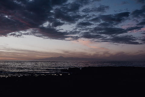espanya, gran canaria, explorar, posta de sol, bluehour, paisatge, grancanaria, oceà, tenerife, illa, naturalesa, cel, aigua, mar, núvol - cel, escenics - natura, bellesa a la natura, tranquil·litat, escena tranquil·la, platja, horitzó, cap gent, terra, horitzó sobre l’aigua, vespre, silueta, a l'aire lliure, muntanya, 5K, CC0, domini públic, lliure de regalies