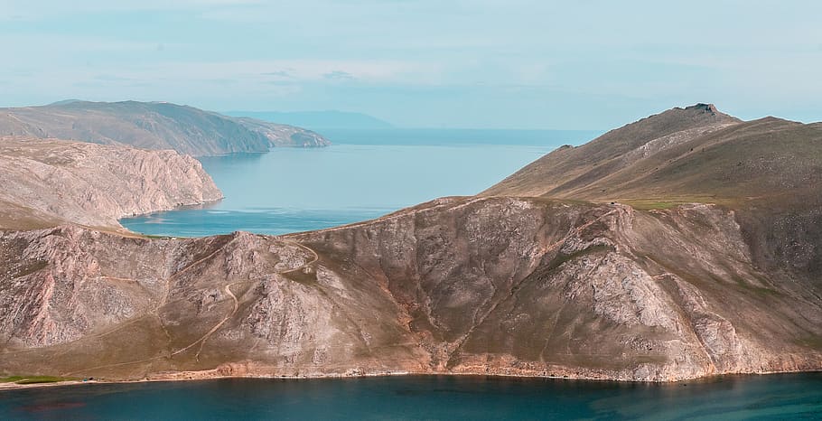 hnědá hora, venku, Příroda, přistát, oceán, voda, moře, pobřeží, mys, Rusko, hora, jezero Bajkal, teheránské stepi, poloostrov, útes, sklon, jezero, Pes, newfoundland, domácí zvíře, krása v přírodě, scenics - příroda, Skála, nebe, klid, klidné scény, mimoměstské scény, den, rock - objekt, Skalní formace, nikdo, pevný, idylický, formace, sopečný kráter, skalnaté pobřeží, 4K