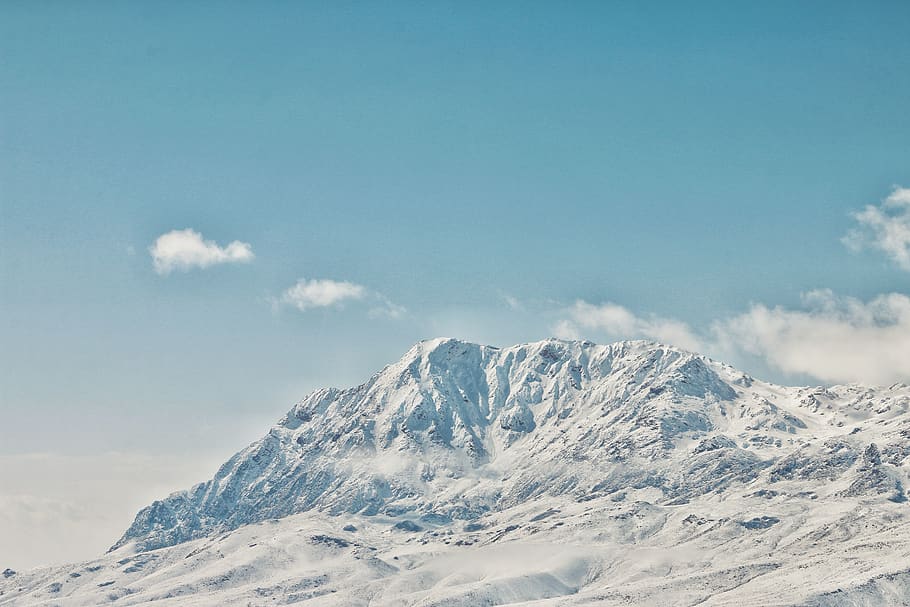 muntanya, muntanya alta, núvol, cel, cim, cresta, paisatge, naturalesa, vall, turó, neu, hivern, vista, viatjar, escenics - natura, núvol - cel, bellesa a la natura, temperatura de fred, muntanya nevada, Serra, escena tranquil·la, tranquil·litat, dia, blau, Color blanc, medi ambient, idíl·lic, cap gent, cim de muntanya, 5K