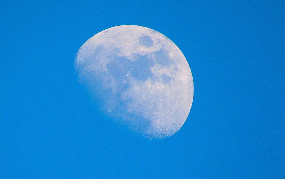 Canadà, penticton, lluna, durant el dia, blau, espai, astronomia, cel, superfície de la lluna, nit, cel clar, Lluna planetària, naturalesa, cap gent, exploració espacial, bellesa a la natura, espai i astronomia, tranquil·litat, còpia espai, astrologia, a l'aire lliure, ciència, escena tranquil·la, lluna plena, fons blau, 2K