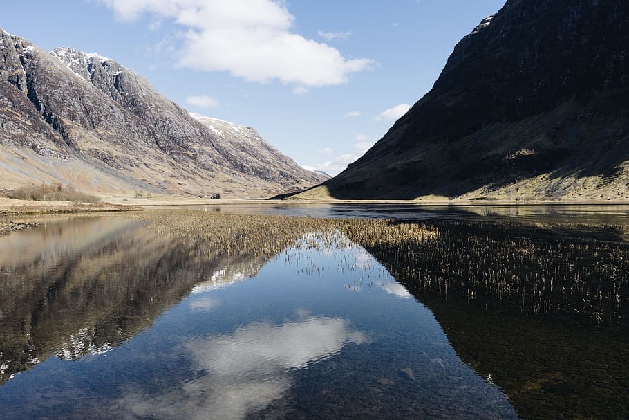 riu, envoltat, muntanyes, naturalesa, a l'aire lliure, aigua, muntanya, Serra, Escòcia, llac, glen coe, paisatge, altiplà, carretera, Carretera bruta, grava, promontori, terra, Conca, pic, reflexions, loch, reflexió, bellesa a la natura, escenics - natura, cel, escena tranquil·la, tranquil·litat, idíl·lic, escena no urbana, núvol - cel, davant del mar, dia, cap gent, medi ambient, llac de reflexió, 5K