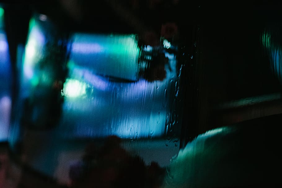 Beleuchtung, Licht, Fackel, LED, Scheinwerfer, Regen, Laser-, Beamer, Nachtleben, Fußgänger, Bühne, Neon-, Brenner, Ofen, elektrisches Gerät, Gerät, Krypta, aufblasbar, bekleidung, drinnen, Nacht-, beleuchtet, keine Leute, Lichtanlage, Wandbau - Funktion, Kunst, Kultur und Unterhaltung, die Architektur, Licht - natürliches Phänomen, dunkel, Nachtclub, glühend, gebaute Struktur, Nahansicht, elektrisches Licht, mehrfarbig, Reflexion, Musik-, 5K