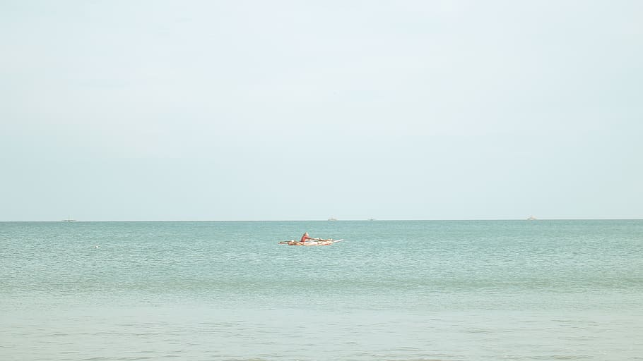 Ozean Wellen, Wasser, Meer, Transport, Fahrzeug, Boot, Schiff, Wasserfahrzeug, draußen, Natur, Jet Ski, Ozean, Freizeitaktivitäten, Abenteuer, laut, banten, Strand, Perspektive, Fischer, Center, Samudra, Horizont, Horizont über Wasser, Himmel, Szenen - Natur, Ruhe, Ufergegend, Schönheit in der Natur, eine Person, ruhige Szene, Tag, Transportmittel, echte Menschen, Freizeitbeschäftigung, 5K