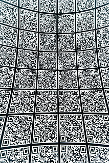 qr cod, fundaluri, model, cadru complet, nici o persoana, în interior, repetiţie, texturată, vedere unghiulară joasă, arhitectură, proiecta, geometrică, consecutiv, a închide, construită, grilă, formă, hârtie, selectiv, non-western script, tavan, 5K, CC0, domeniu public, fără drepturi de autor