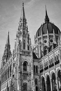 katedralbygning, arkitektur, katedral, kirke, bygning, tårn, spir, kuppel, person, menneskelig, fotgjenger, by, Urban, metropolis, sentrum, mennesker, buet, bue, silhouette, bygge eksteriør, bygget struktur, himmel, lav vinkel visning, Religion, tro, sted for tilbedelse, reisemål, åndelighet, reise, turisme, historie, natur, fortiden, ingen folk, gotisk stil, utendørs, utsmykkede, 5K, CC0, offentlig domene, opphavsrett gratis