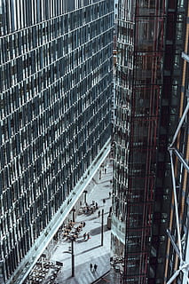 arquitectura, edificio, infraestructura, estructura, establecimiento, apartamento, ventanas, condominio, hotel, gente, tienda, la carretera, centro comercial, negocio, estructura construida, exterior del edificio, ciudad, día, vista de alto ángulo, nadie, moderno, industria, al aire libre, transporte, edificio de oficinas exterior, metal, destinos de viaje, Distrito residencial, modo de transporte, rascacielos, 5K, CC0, dominio público, libre de derechos