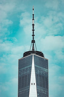torre de edificio gris, edificio, torre, arquitectura, aguja, campanario, edificio de oficinas, urbano, ciudad, pueblo, metrópoli, Monumento, Alto, símbolo, céntrico, Torre de control, Torre del Reloj, decoración del hogar, pilar, columna, estructura construida, exterior del edificio, cielo, altura maxima, nube - cielo, vista de ángulo bajo, nadie, día, naturaleza, edificio de oficinas exterior, destinos de viaje, rascacielos, viaje, al aire libre, comunicación, moderno, comunicaciones globales, Distrito financiero, 5K, CC0, dominio público, libre de derechos