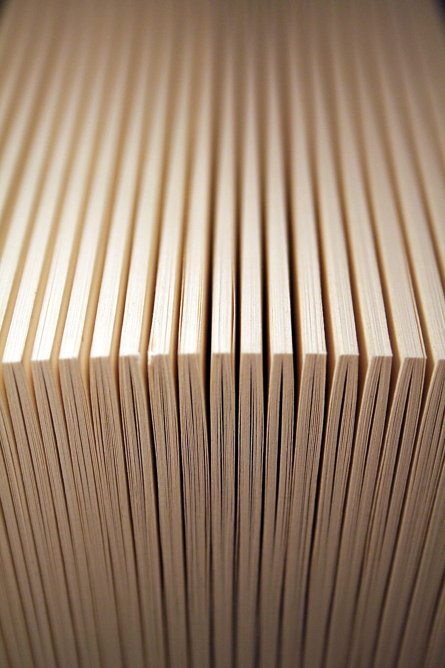 llegir, capítol, llibre, paper, pàgina, pàgines, text, literatura, educació, coneixement, document, pàgines de llibres, informació, religió, primer pla, a l'interior, patró, cap gent, material de fusta, fons, natura morta, marc complet, tir de l'estudi, enfocament selectiu, abundància, gran grup d'objectes, sol objecte, material de bambú, art i artesania, centrar-se en primer pla, marró, ordre, repetició, 2K