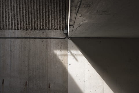 arhitectură, clădire, structura, perete, umbră, lumina soarelui, construită, montare pe perete, zi, nici o persoana, în interior, model, natură, pardoseală, texturată, lemn - material, cadru complet, cădere, ţiglă, maro, beton, se concentreze pe umbra, 1080P, CC0, domeniu public, fără drepturi de autor