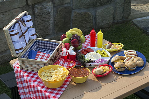 Estats Units, strasburg, menjar, menjar i beguda, frescor, contenidor, taula, alimentació saludable, dia, fruita, cap gent, benestar, vista d’angle alt, vegetals, seient, bol, naturalesa, a l'aire lliure, cistella, natura morta, equipament per a la llar, placa, 5K, CC0, domini públic, lliure de regalies