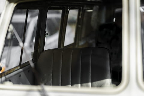 leeres Fahrzeug, vw, vwvan, Volkswagen, Jahrgang, Auto, Autositz, Vordersitz, van, Transportmittel, Transport, Landfahrzeug, Nahansicht, Metall, Fahrzeuginnenraum, keine Leute, Kraftfahrzeug, selektiver Fokus, Sitz, drinnen, Tag, Reise, Fokus auf den Vordergrund, schwarze Farbe, Fahrzeugteil, öffentliche Verkehrsmittel, Luftfahrzeug, gesprochen, 5K, CC0, gemeinfrei, lizenzfrei