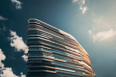 edificio di hong kong, architettura, cielo, nuvola - cielo, esterno dell'edificio, edificio per uffici esterno, natura, grattacielo, struttura costruita, nessuno, costruzione, alto - alto, città, ufficio, Inquadratura dal basso, moderno, all'aperto, giorno, Torre, industria, luce del sole, distretto finanziario, 4K, CC0, dominio pubblico, privo di copyright