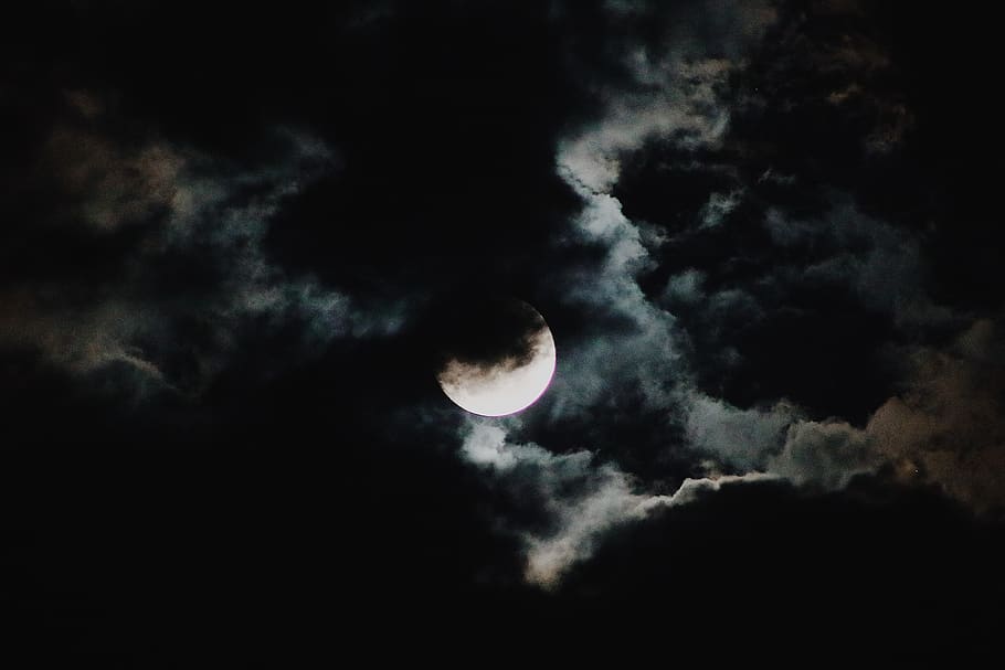 lua, céu, noite, beleza na natureza, nuvem - céu, espaço, scenics - natureza, astronomia, visão de baixo ângulo, natureza, Sombrio, ninguém, tranquilidade, cena tranquila, ao ar livre, crescente, Eclipse solar, eclipse, majestoso, lua planetária, sinistro, luar, 1080P