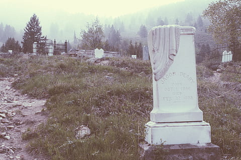 beyaz mezar taşı, mezar, mezar taşı, kek, düğün pastası, Gıda, tatlı, Silver City, Idaho, Amerika Birleşik Devletleri, zemin, toprak, bina, arkeoloji, gemi, askeri, araç, Donanma, taşımacılık, kruvazör, sığınak, kule, bitki, ağaç, arazi, insansız, alan, doğa, gün, iletişim, Metin, mimari, büyüme, yapılı yapı, açık havada, peyzaj, batı yazısı, posta kutusu, huzur, manzaralar - doğa, çevre, kentsel olmayan sahne, 4K, CC0, kamu malı, telif ücretsiz