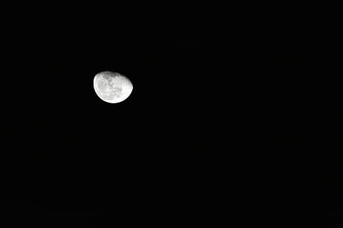 lluna plena, naturalesa, a l'aire lliure, lluna, espai exterior, univers, nit, astronomia, espai, eclipsi, Eclipse de lluna, astrofotografia, aigua, mar, oceà, paisatge, nebulosa, cel, horitzó, línia de costa, bellesa a la natura, Lluna planetària, escenics - natura, còpia espai, tranquil·litat, vista d’angle baix, fosc, cap gent, escena tranquil·la, cercle, cel clar, forma geomètrica, forma, astrologia, llum de la lluna, espai i astronomia, 5K, CC0, domini públic, lliure de regalies