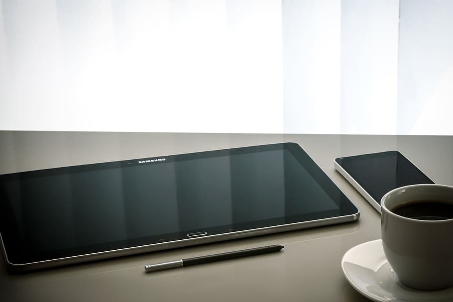 lloc de treball, modern, tauleta, pantalla, escriptori, cafè, bolígraf, tocar, samsung, galàxia, nota, llapis, żeluzje, oficina, corporació, ordinador, gestor, gestió, president, smartphone, comunicació, finestra, Internet, tecnologia, negocis, tassa, taula, beure, tassa de cafè, tecnologia sense fils, cafè - beguda, menjar i beguda, refresc, a l'interior, connexió, natura morta, cap gent, còpia espai, vaixella, 5K