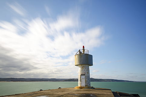 fyr, lys, sjømerke, hav, vann, tårn, guide, himmel, veiledning, sky - himmel, natur, naturskjønnhet - natur, Strand, sikkerhet, skjønnhet i naturen, retning, bygget struktur, land, beskyttelse, dag, horisont, blå, horisont over vann, ingen folk, utendørs, 4K, CC0, offentlig domene, opphavsrett gratis