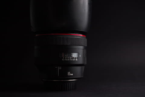 kamerové čočky, 85 mm, kánon, zařízení, objektiv, objektiv - optický přístroj, technologie, fotografická témata, fotografické vybavení, fotoaparát - fotografické vybavení, čočka - oko, nikdo, detail, Fotoaparát, digitální fotoaparát, studio shot, moderní, uvnitř, jeden objekt, temný, průmysl, aktivita, vystříhnout, podnikání, slr fotoaparát, 5K, CC0, veřejná doména, bez autorských práv
