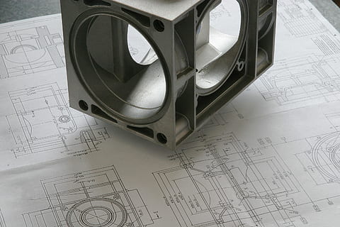 ingeniero, dibujo, cianotipo, tecnología, bosquejo, proyecto, industria, construcción, metalurgia, aluminio, medida, dimensiones, dimensión, fundición de componentes, plan, papel, documento, industria de construccion, planificación, forma geometrica, gente, diseño, adentro, vista de alto ángulo, exactitud, Ingenieria, papeleo, equipo, arquitectura, diagrama, educación, cambio, complejidad, mejoras para el hogar, arquitecto, 2K