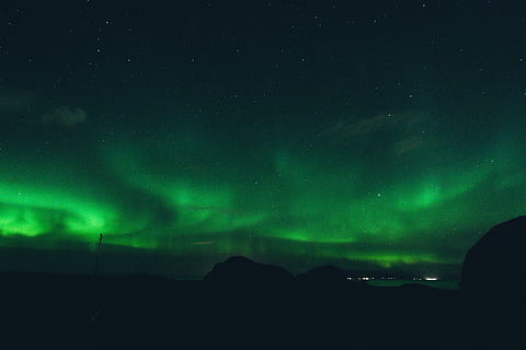 aurora boreal, naturalesa, a l'aire lliure, nit, aurora, cel nocturn, Islandia, astrofotografia, llums del nord, muntanya, vida nocturna, desert, cel, neu, iglú, mesa, volcà, fum, animal, jaguar, escenics - natura, bellesa a la natura, espai, astronomia, color verd, estrella - espai, tranquil·litat, escena tranquil·la, idíl·lic, cap gent, estrella, vista d’angle baix, escena no urbana, medi ambient, camp estel·lar, paisatge, aurora polaris, espai i astronomia, 5K, CC0, domini públic, lliure de regalies