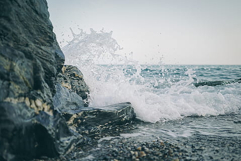havsvågor, kall, dagsljus, rörelse, hav, sten, naturskön, havsstrand, Strand, stänk, vatten, vattenplask, vågor, våg, skönhet i naturen, fast, rock-objekt, kraft i naturen, kraft, himmel, vid vatten, natur, dag, scenics - natur, inget folk, sport, vattensport, horisont över vatten, utomhus, brytning, slå, 4K, CC0, offentligt domän, royaltyfria