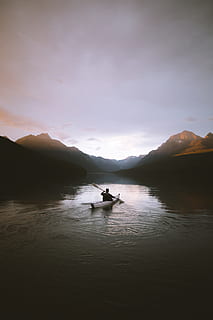 mand paddling, båd, legeme, vand, bjerg, spids, himmel, Sky, kano, person, padle, krusning, sø, tåget, dyster, stormfuld, landskab, rejsende, sport, solnedgang, aften, mørk, natur, nautiske fartøj, afspejling, scenics, udendørs, rejse, skønhed i naturen, rolig scene, bjergkæde, skumring, ferier, hav, rejsemål, sky - himmel, sommer, mennesker, eventyr, flod, solopgang - daggry, silhuet, ingen mennesker, turisme, morgen, sol, tåge, 5K, CC0, offentligt domæne, royaltyfrie