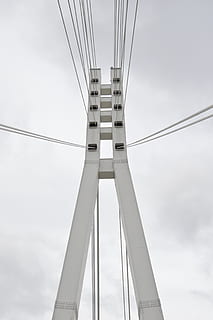bro, himmel, arkitektur, skyer, referencepunkt, kabel, lav vinkel visning, forbindelse, bygget struktur, ingen mennesker, bro - menneskeskabt struktur, dag, sky - himmel, transportmidler, natur, metal, udendørs, kabel-forblevne bro, stålkabel, hængebro, høj - høj, Strømforsyning, 4K, CC0, offentligt domæne, royaltyfrie