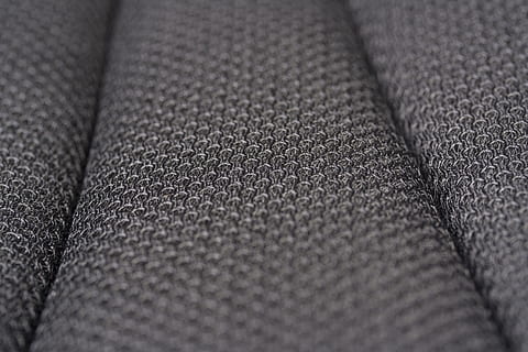 schwarzes Textil, Stoff, Farbe, Muster, Textil-, Textur, Vollbild, Hintergründe, Nahansicht, texturiert, drinnen, selektiver Fokus, keine Leute, grau, Stillleben, Material, Wiederholung, High Angle View, schwarze Farbe, Weichheit, Handtuch, Möbel, Rau, Detail, 4K, CC0, gemeinfrei, lizenzfrei