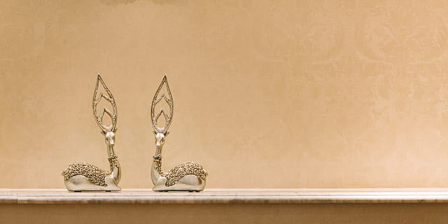 decoració, a l'interior, còpia espai, art i artesania, cap gent, funció de construcció de parets, metall, joieria, èxit, Trofeu, color plata, riquesa, representació, tir de l'estudi, premi, antiguitat, assoliment, sabata, dos objectes, diamant - pedres precioses, luxe, 5K, CC0, domini públic, lliure de regalies