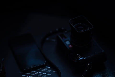kamera mirrorless hitam, elektronik, kamera, lensa kamera, kamera digital, keyboard, hitam, adaptor, Abu-abu, pc, komputer, perangkat keras komputer, perangkat keras, papan ketik komputer, puncak menara, menara, Arsitektur, menara gereja, bangunan, kamera video, laptop, teknologi, komunikasi, dalam ruangan, teknologi nirkabel, tidak ada orang, gelap, koneksi, kontrol, mobil, angkutan, modern, warna hitam, tampilan sudut tinggi, masih hidup, Kendaraan bermotor, moda transportasi, merapatkan, fokus pada latar depan, teks, peralatan listrik, 4K, CC0, domain publik, bebas royalti