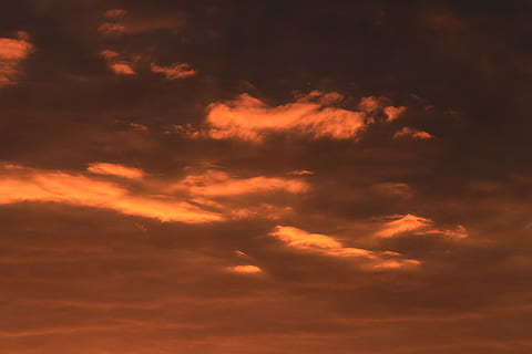 gråa moln, väder, himmel, utomhus, natur, moln, solnedgång, soluppgång, röd himmel, gryning, skymning, stackmoln, storm, åskväder, solljus, moln - himmel, orange färg, skönhet i naturen, scenics - natur, lugn, inget folk, dramatisk himmel, lugn plats, clouds, idyllisk, lågvinkelvy, bakgrunder, full ram, mulen, majestätisk, meteorologi, 4K, CC0, offentligt domän, royaltyfria