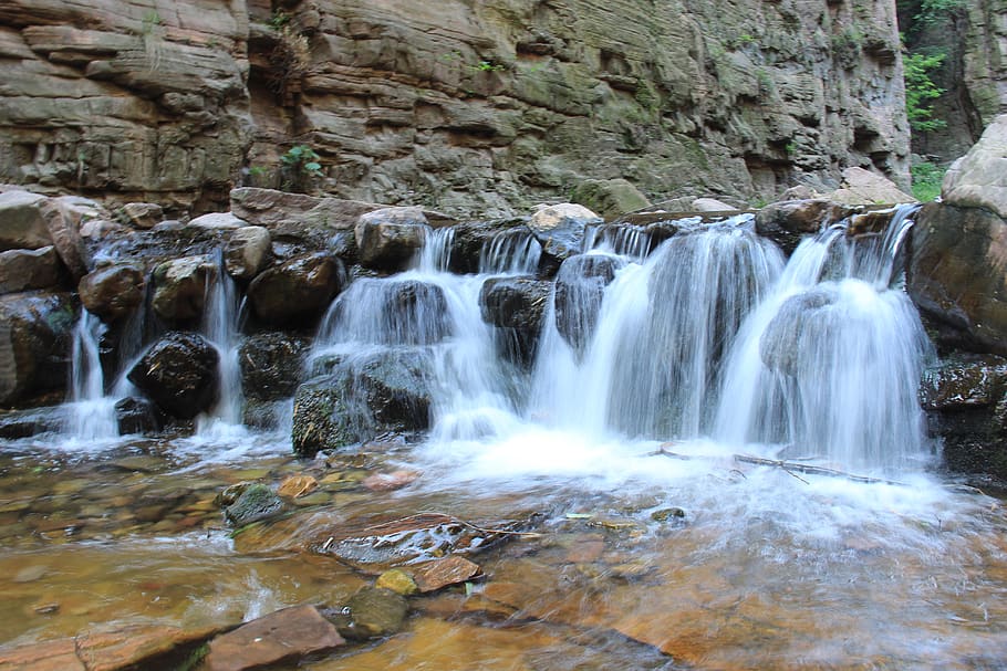 cau, muntanya, rierols, moviment, exposició llarga, aigua, cascada, rock, rock - object, bellesa a la natura, escenics - natura, moviment borrós, aigua que flueix, sòlid, formació de roca, naturalesa, cap gent, dia, terra, escena no urbana, que flueix, davant del mar, a l'aire lliure, poder a la natura, caient aigua, 5K